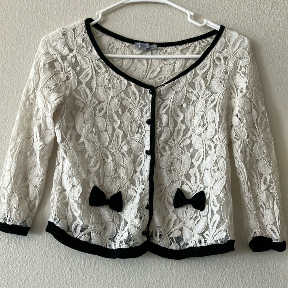 🌸 3/$15 Charlotte Russe lace cardigan
